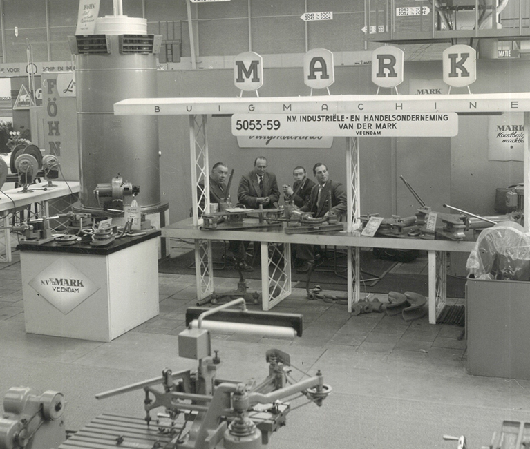 1947: Hydrauliczne Giętarki Rur